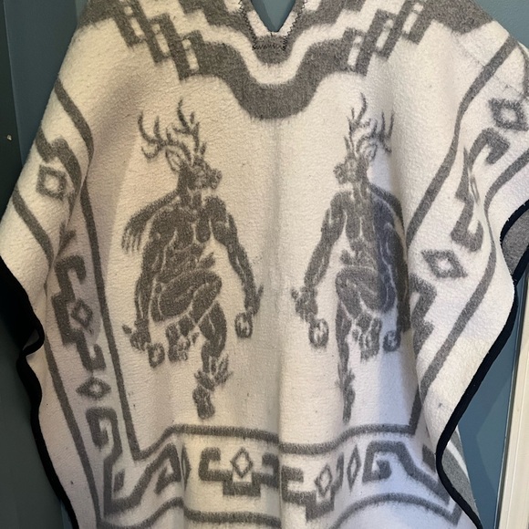 Aztec Mexican Poncho. Reversible. - Picture 2 of 2